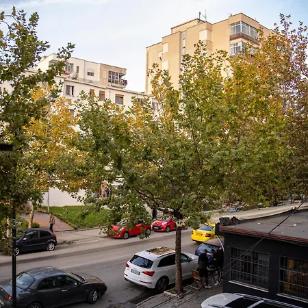 Luna * Durrës